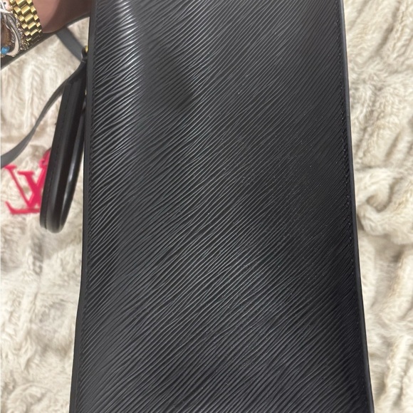 AUTHENTIC Louis Vuitton Black/Fuchsia Epi On The Go MM - Picture 7 of 16